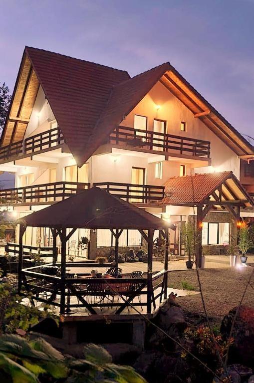 Vila Vibrant Бран Екстериор снимка